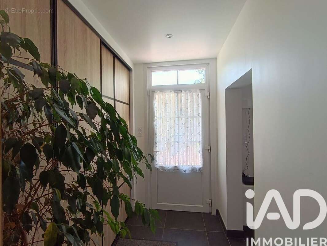 Maison 144 m² à Saint-Malo-Des-Trois-Fontaines  - photo 6