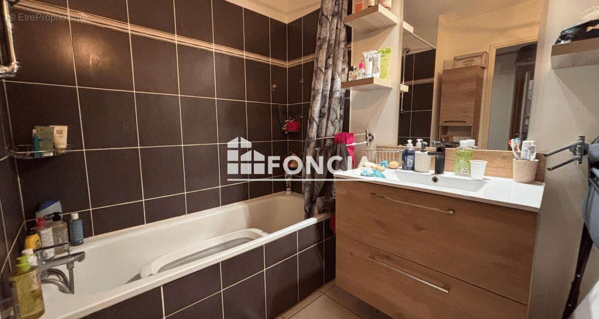 Appartement à MARSEILLE-4E