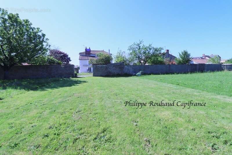 Maison à LOGE-FOUGEREUSE