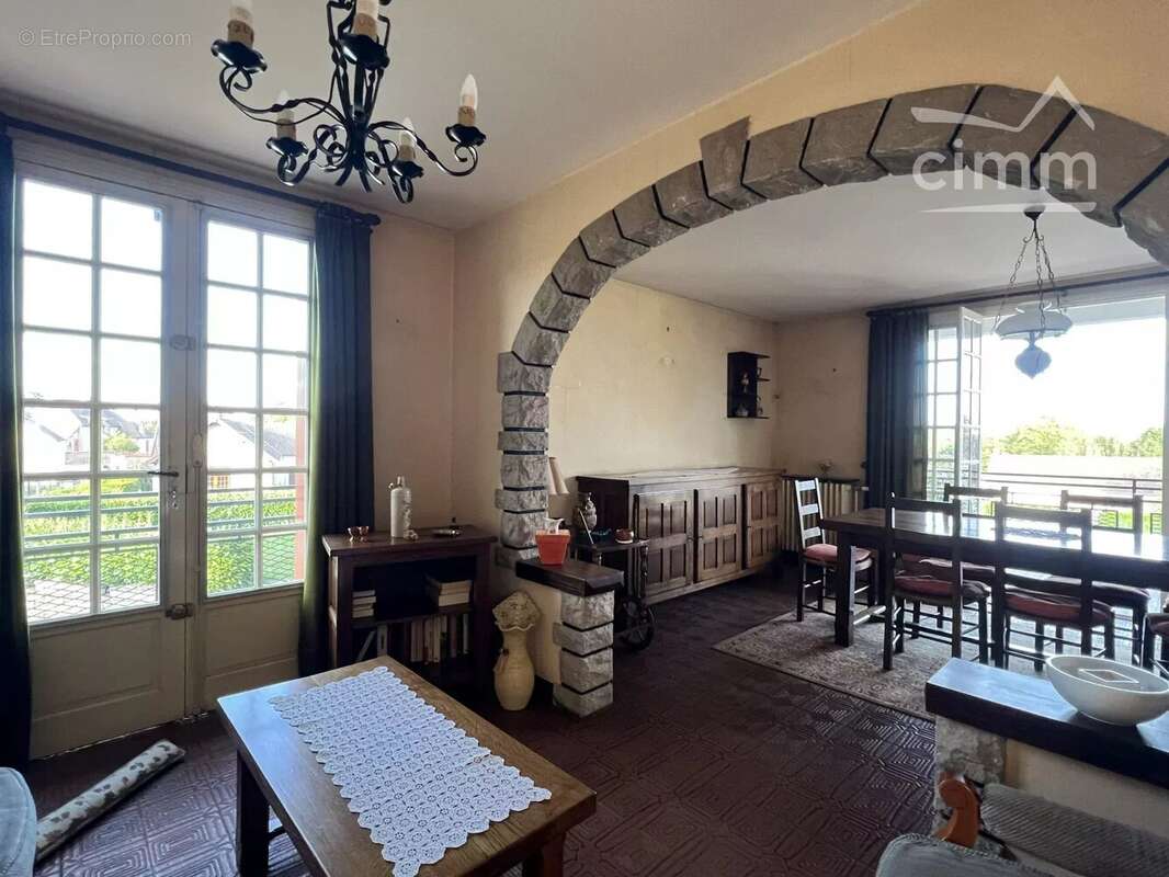 Maison à DOMPIERRE-SUR-BESBRE