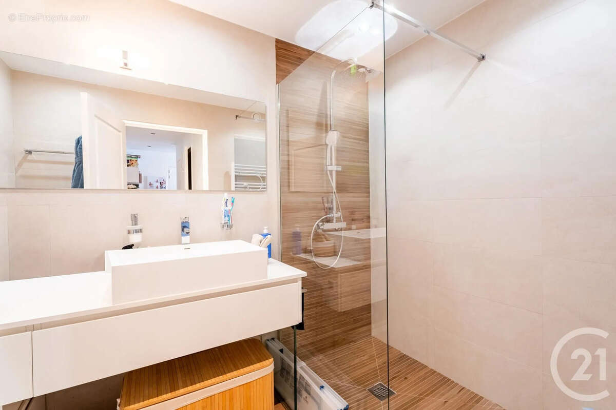 Appartement à EZE