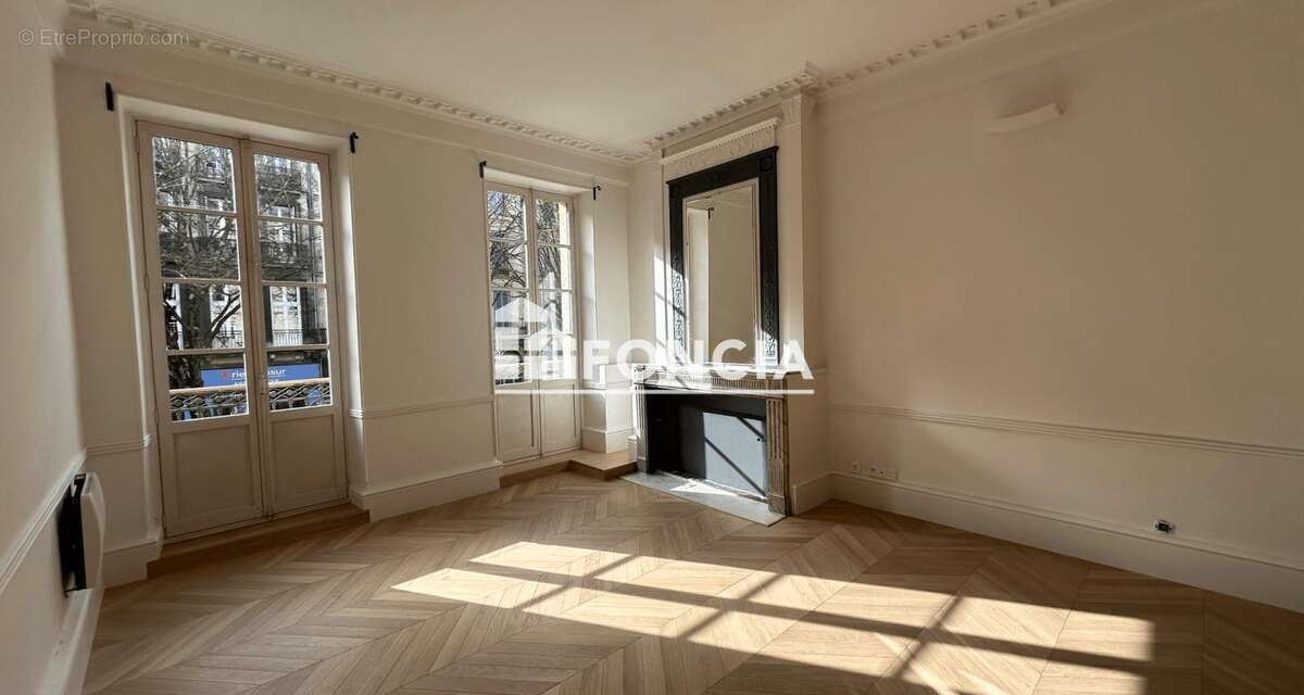 Coeur du centre historique-immeuble ancien-appartement plein sud- prestations anciennes- balcon - photo 2
