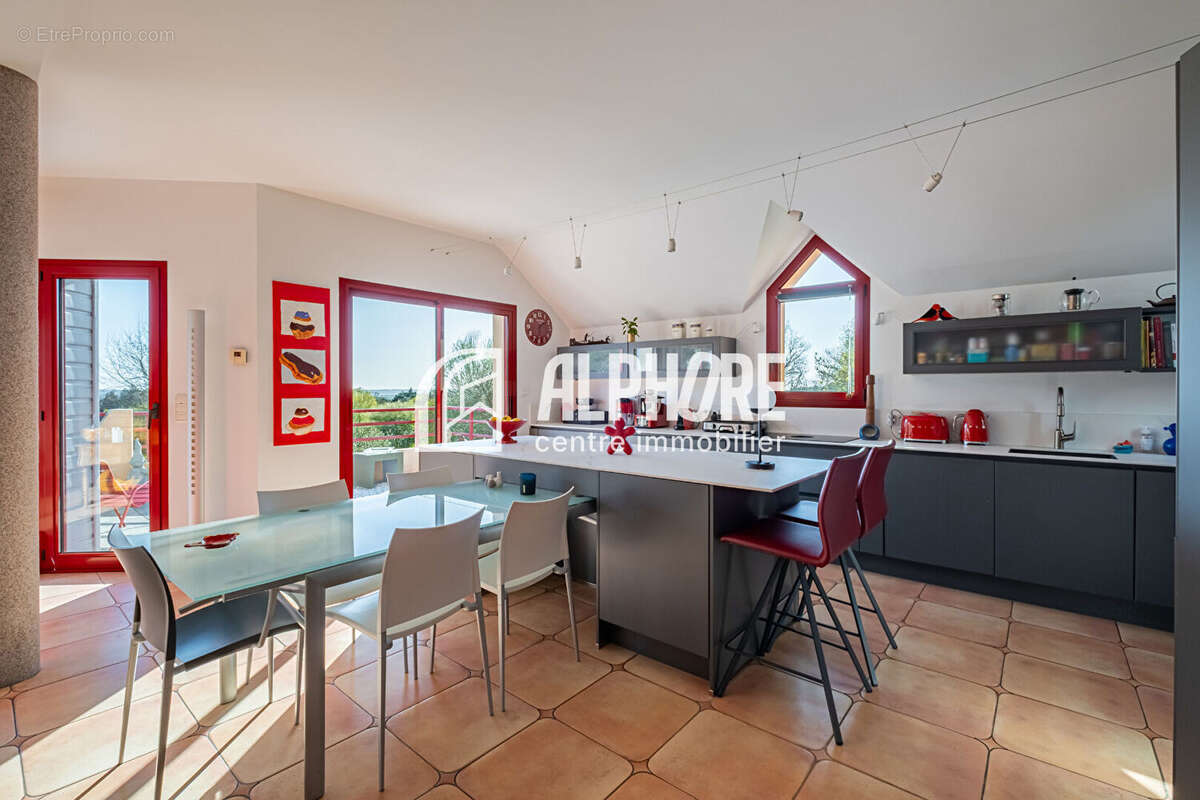 Guérande , propriété de 240m²  , 7 pièces , garage , piscine sur 1500m²  de terrain . - photo 5