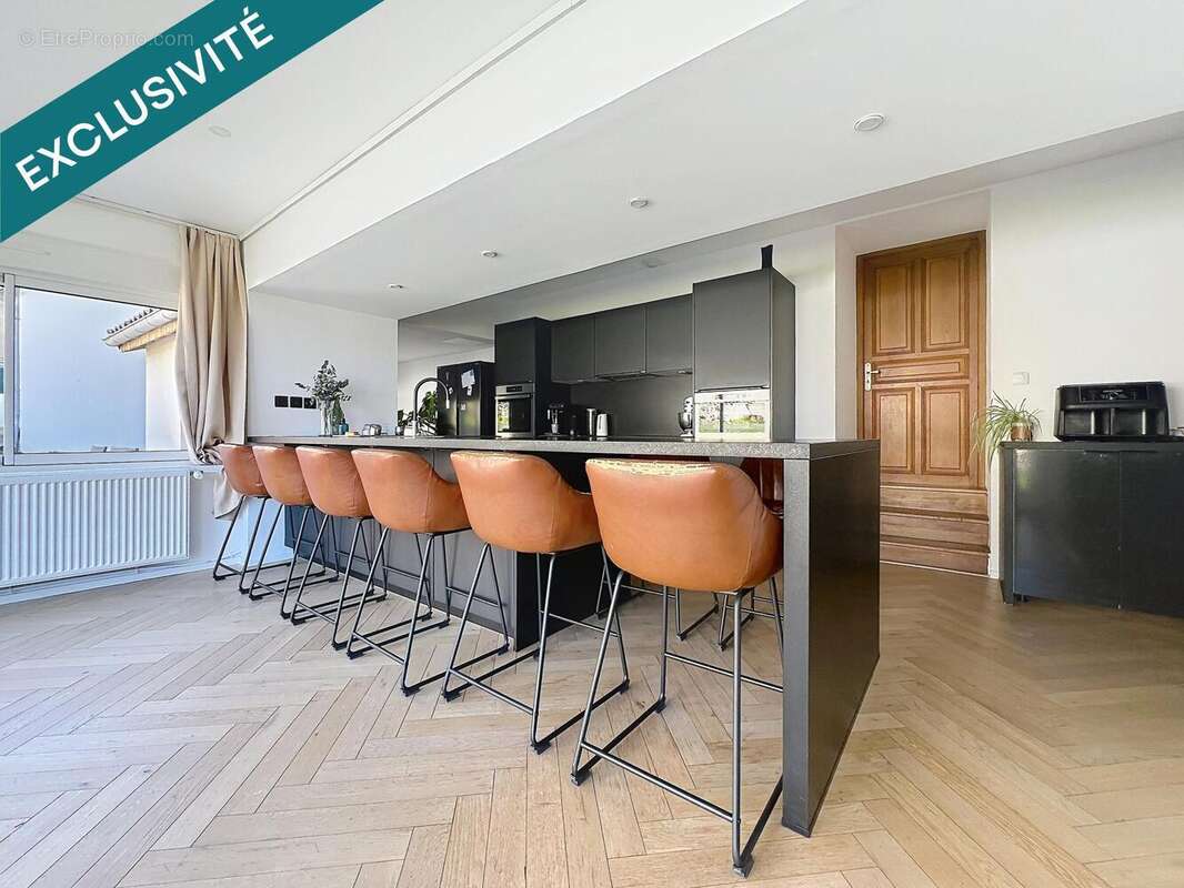 Maison 305 m² à Montrevel  - photo 3