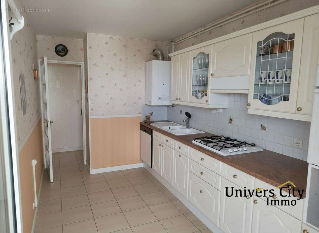 Modifiée par l'IA - Appartement à NANTES
