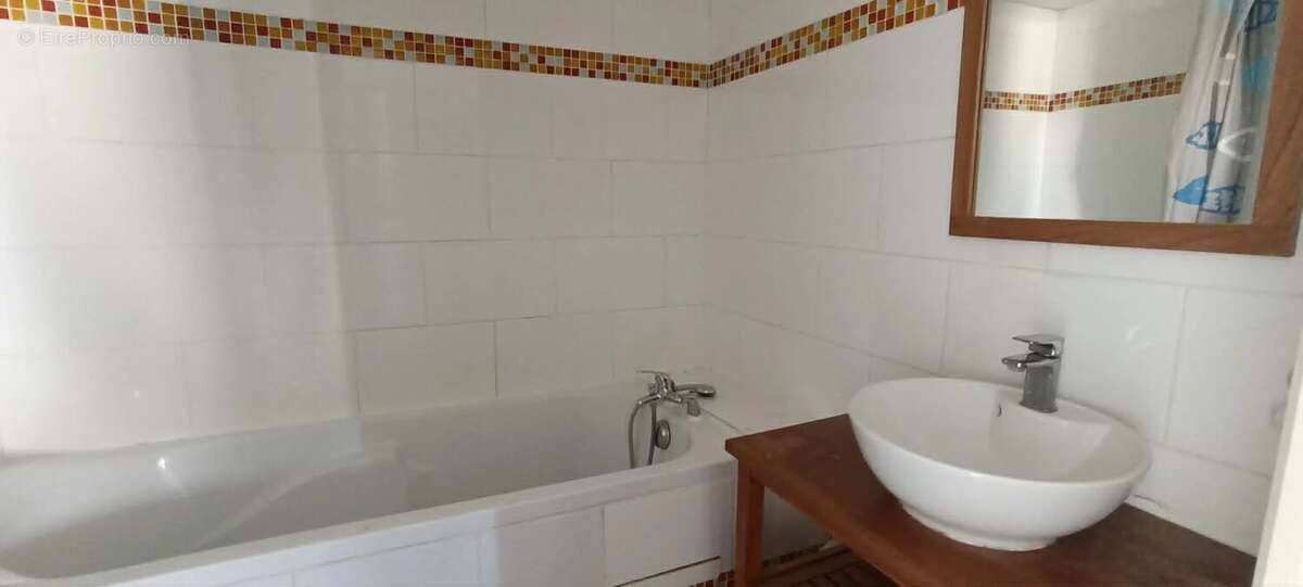 Ambon - appartement 2 chambres - sur la place du village - photo 8