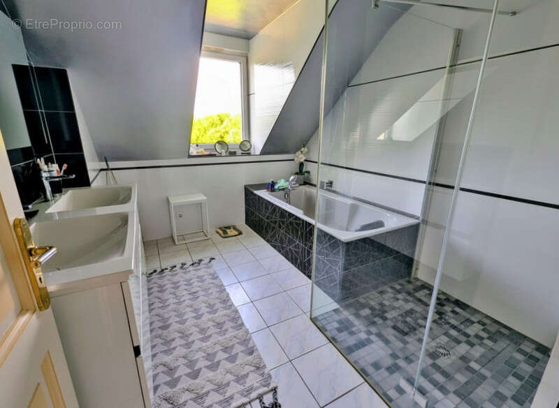 Maison à LA CHAPELLE-JANSON