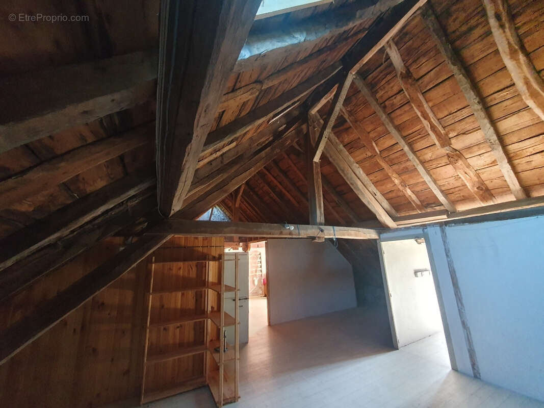 Maison à MARCILLAC-LA-CROISILLE