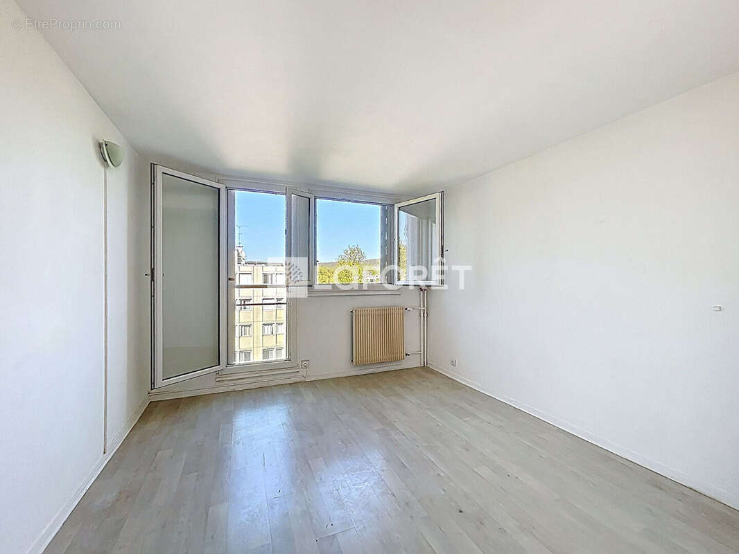 Appartement à VERNEUIL-SUR-SEINE