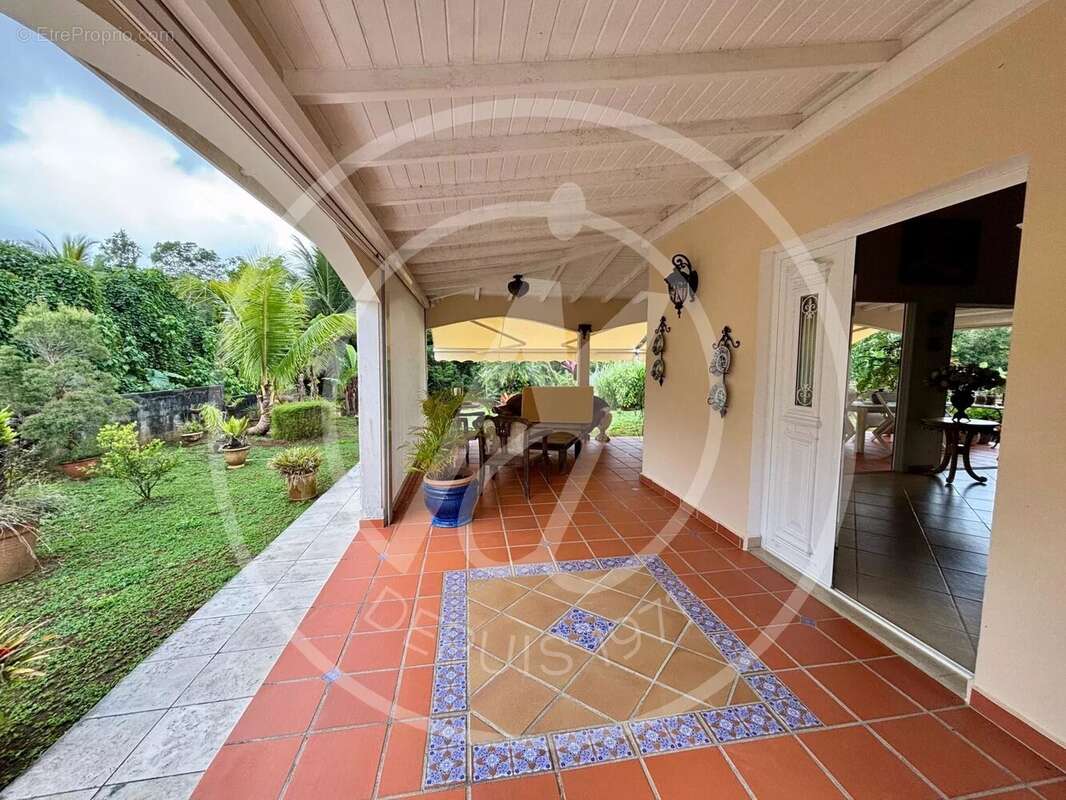 Maison à PETIT-BOURG