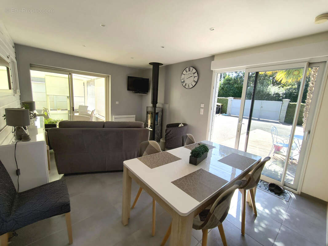 Maison 84 m² à Port-En-Bessin-Huppain  - photo 6