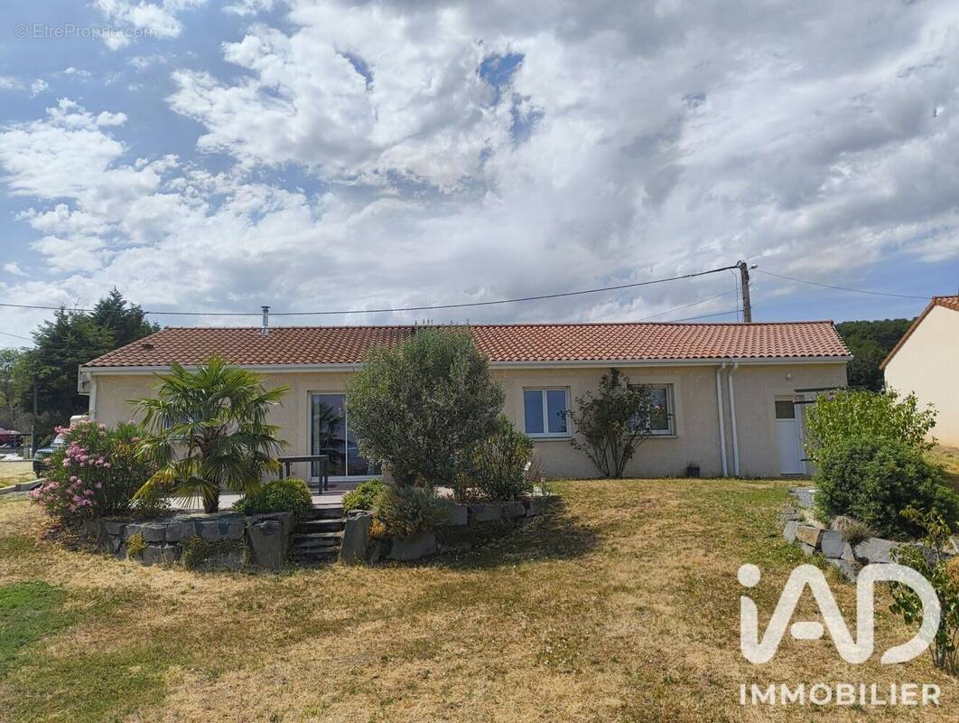 Maison 112 m² à Combronde  - photo 1
