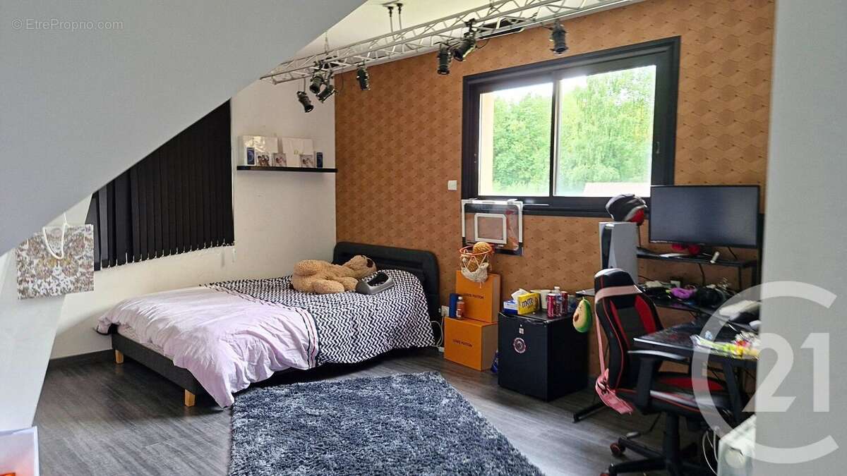 Maison 225 m² à Harcourt  - photo 8