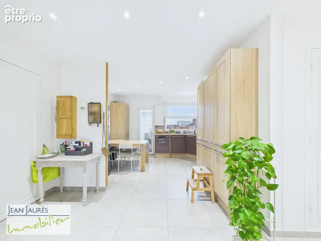 Superbe appartement de standing de 132m2, balcon, garage et cave. - photo 10