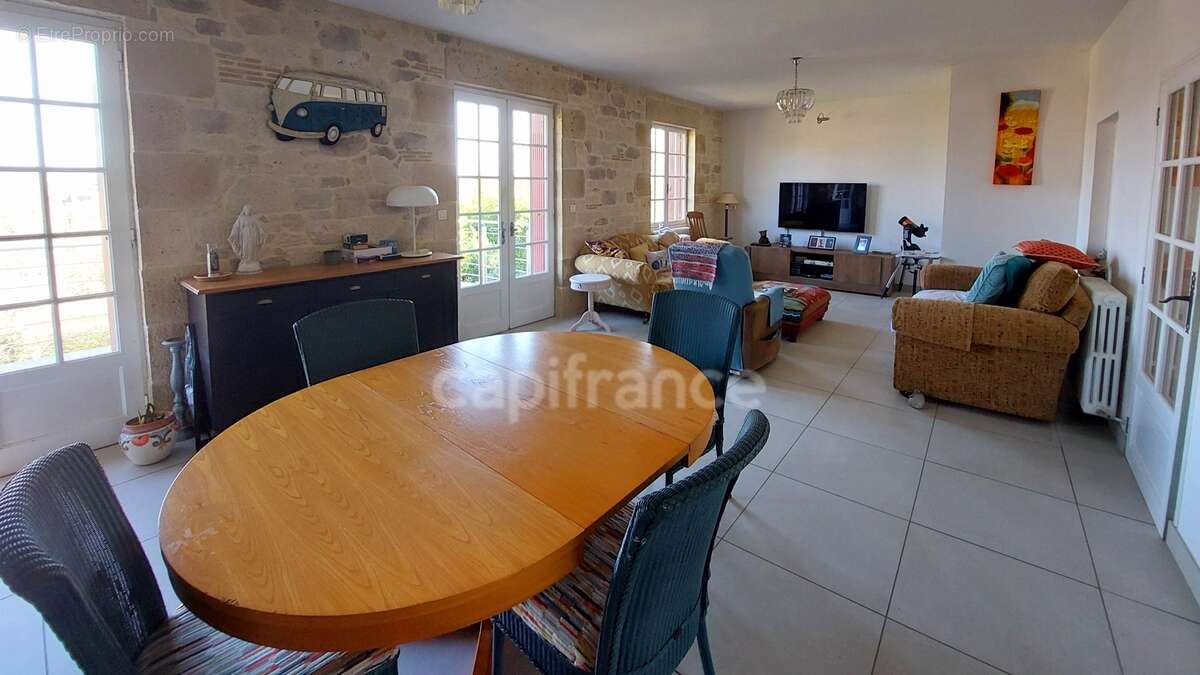 Maison familiale de 244m² à Belvès, 8 pièces, 5 chambres, avec vue dégagée et appartement spacieux indépendant, terrain de 3088m - photo 18