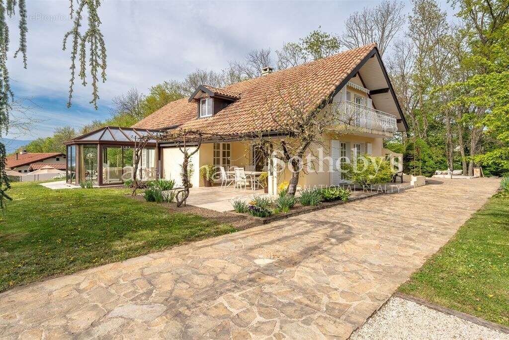 Maison à CHENS-SUR-LEMAN