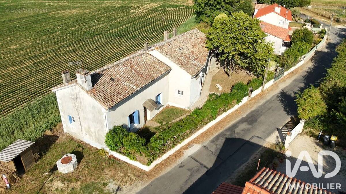 Photo 1 - Maison à CHAMPNIERS