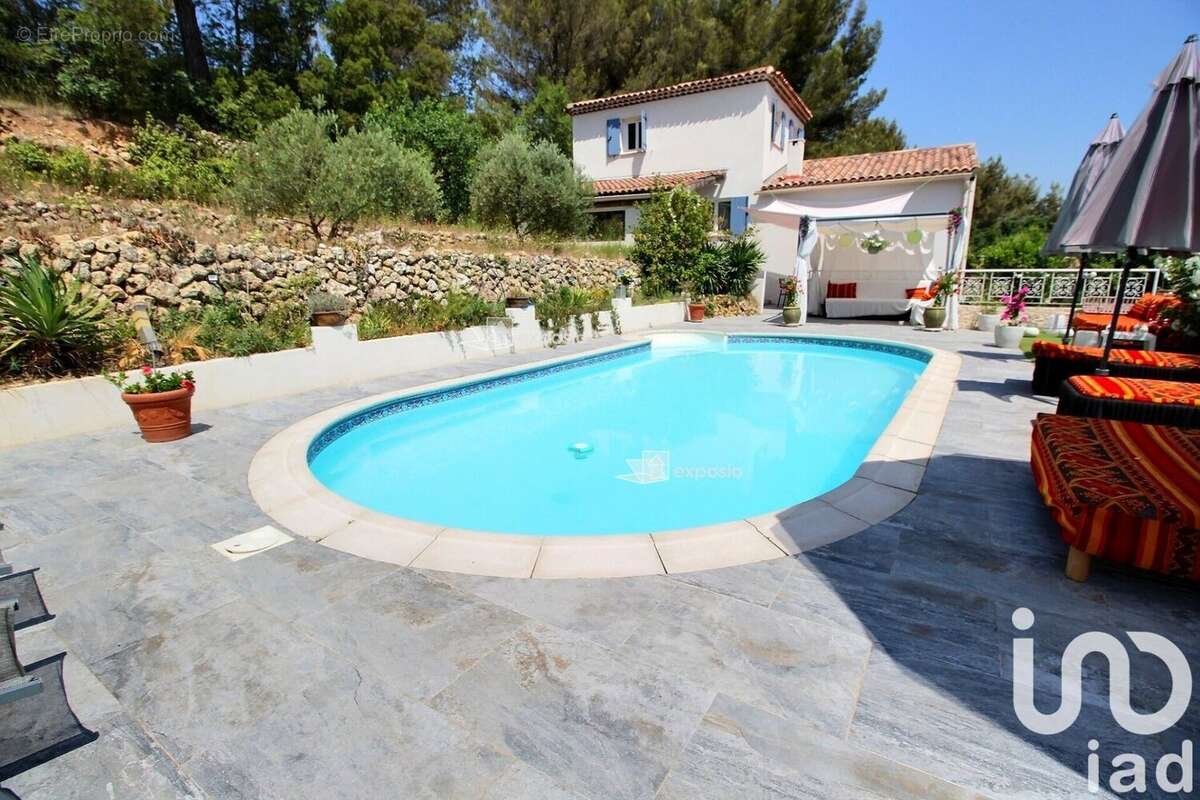 Photo 2 - Maison à ROQUEVAIRE