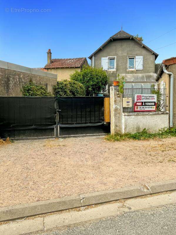 Maison à CHEZAL-BENOIT