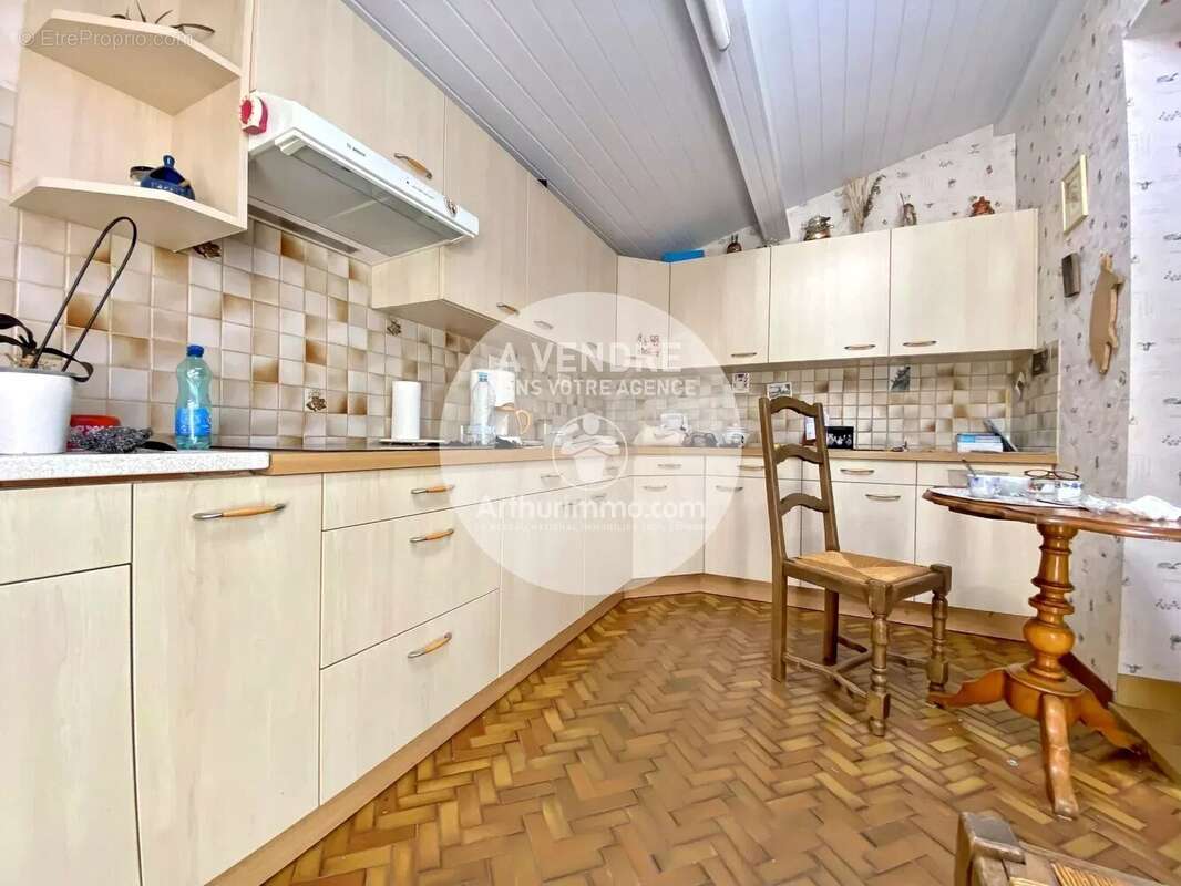 200 m du centre, maison de plain-pied avec dépendances - photo 6
