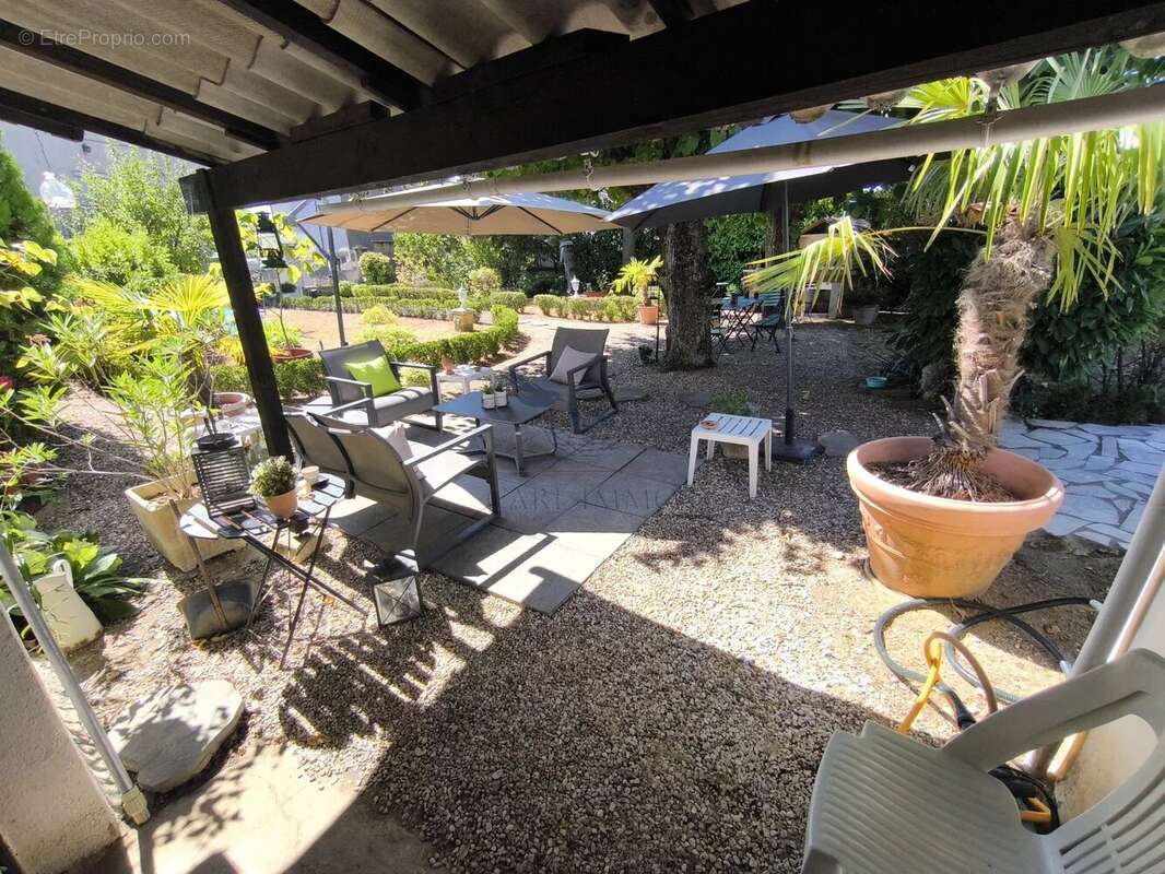 Propriété Arnas 155 m² + dépendances - photo 3