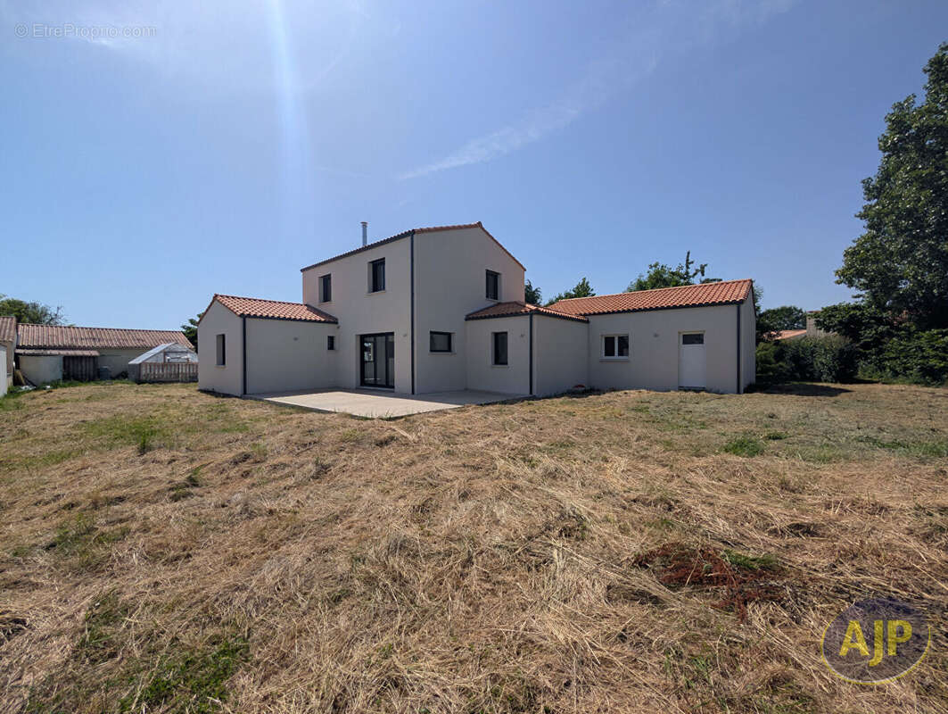 Maison à LA BOISSIERE-DE-MONTAIGU