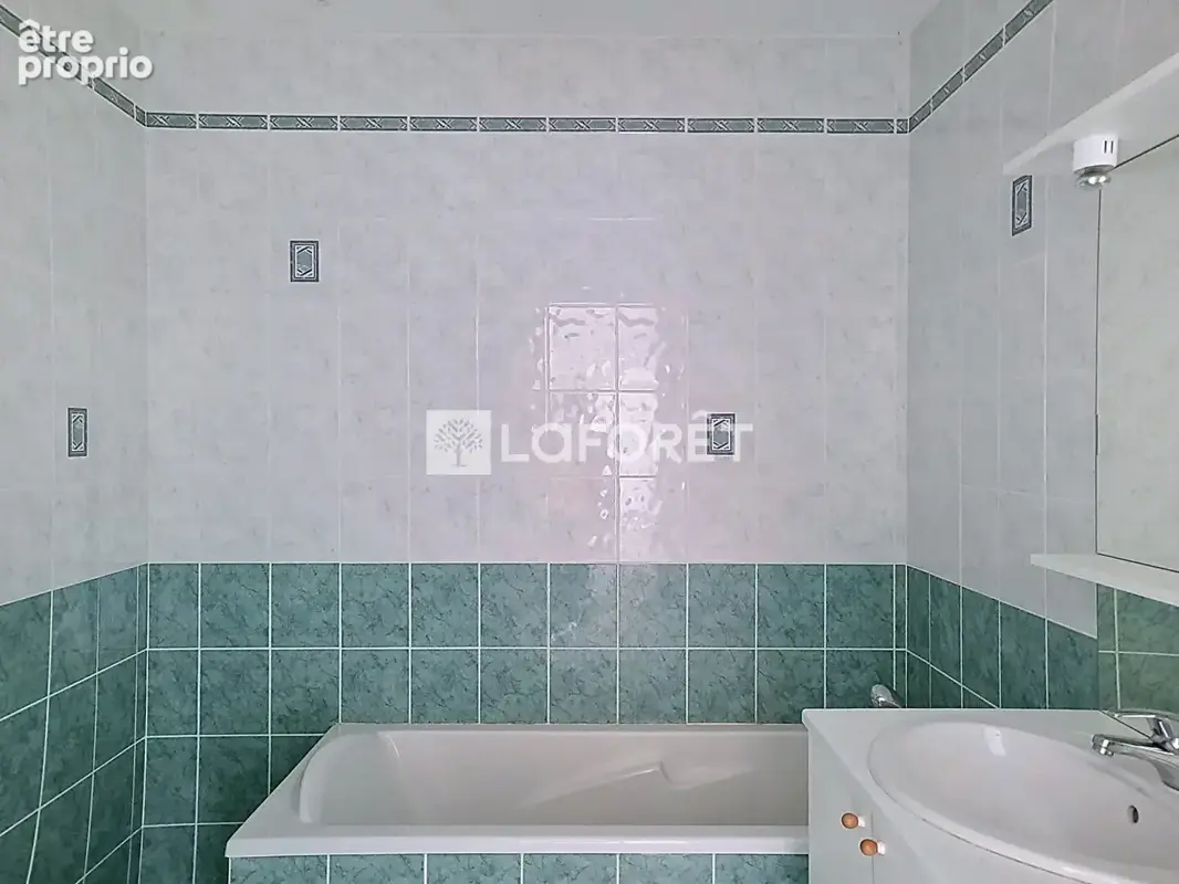 Maison  5 pièces 120 m2 à Bains - photo 9