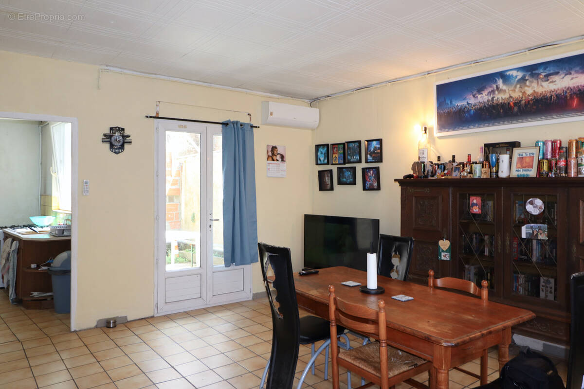 Maison à MONTENDRE