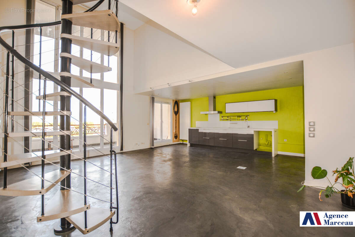 Appartement à COURBEVOIE