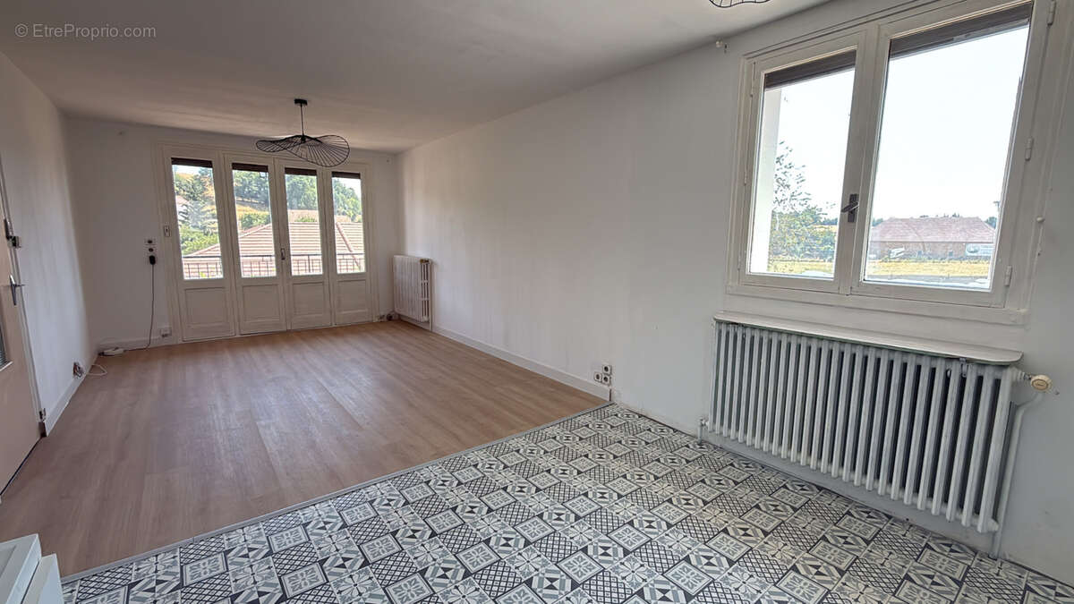 Maison familiale avec piscine et terrain de 1 580 m2 partiellement constructible - photo 4