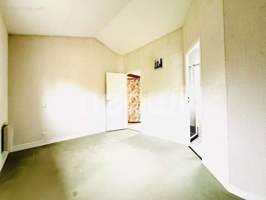 Maison à CHARBONNIERES-LES-VIEILLES