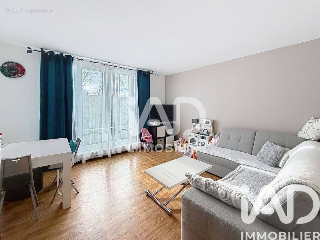 Photo 1 - Appartement à NEAUPHLE-LE-CHATEAU