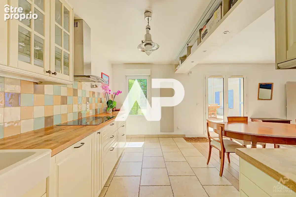 Appartement Rueil Malmaison 5 pièce(s) 127.88 m2 - photo 2