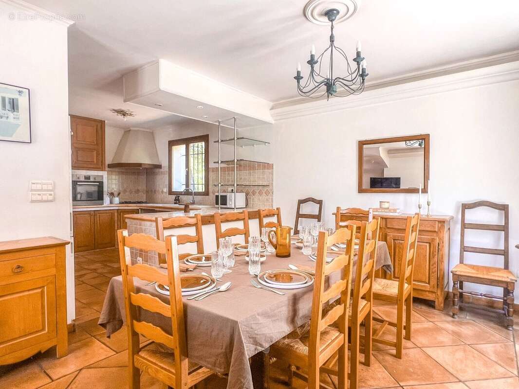 Maison familiale 6 pièces de 164 m² avec T2 indépendant de 35 m² - Roquefort les Pins - photo 5