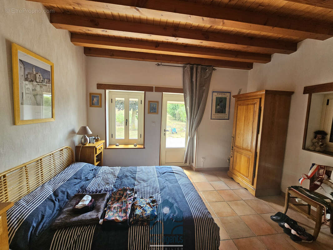 Villa avec vue imprenable sur Billy, parc arboré, terrasses, parkings, cave et garage - photo 6