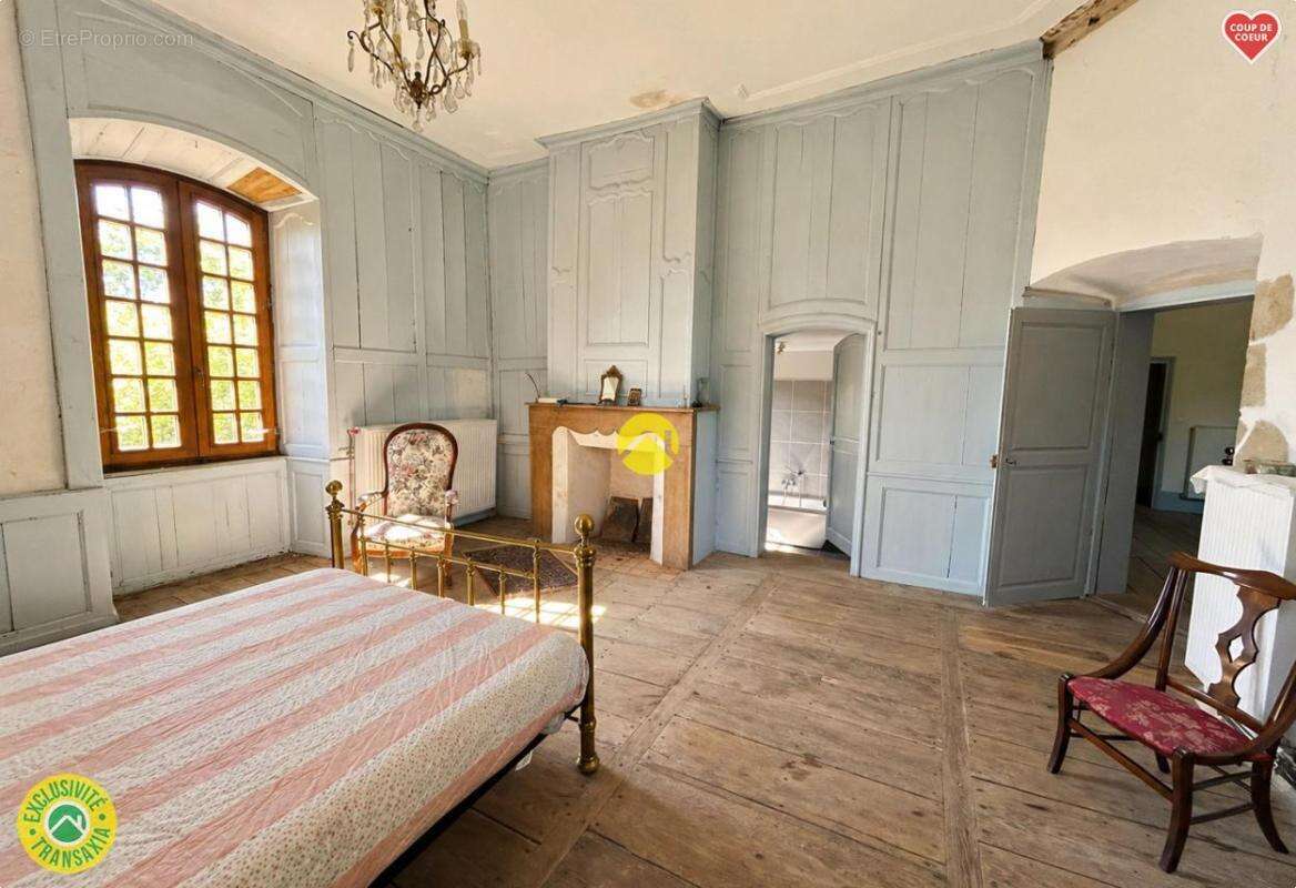 Maison à MONTAIGUT-LE-BLANC
