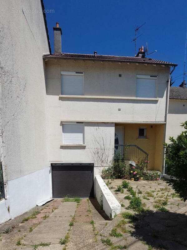 Maison à YZEURE