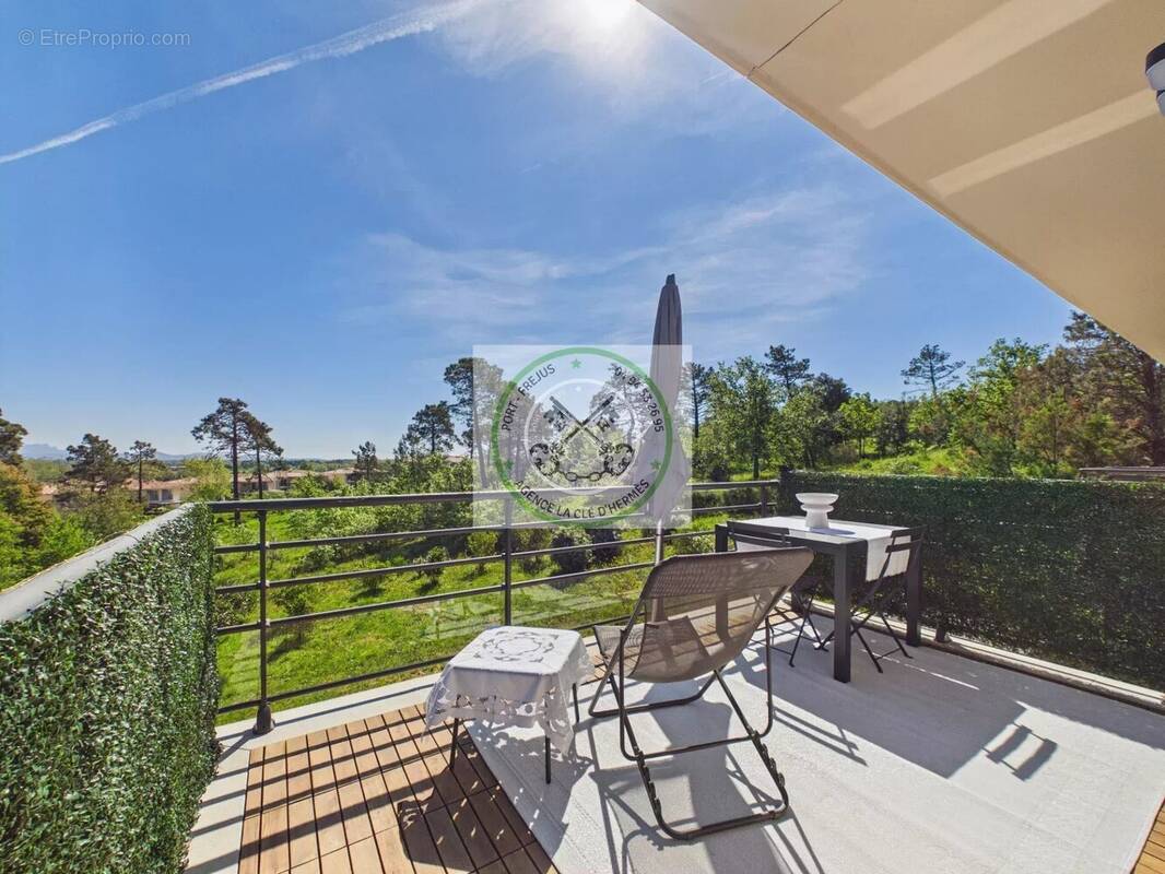 Appartement à ROQUEBRUNE-SUR-ARGENS