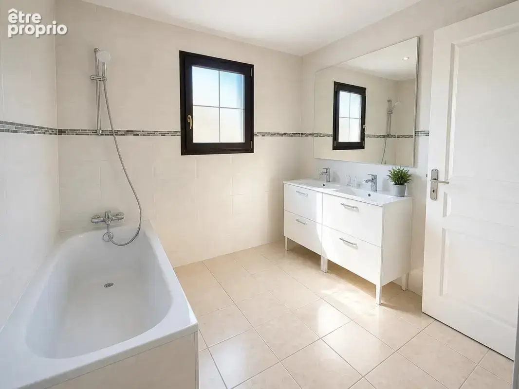 Maison de 4 pièces de 120 m² à Bourges - photo 8