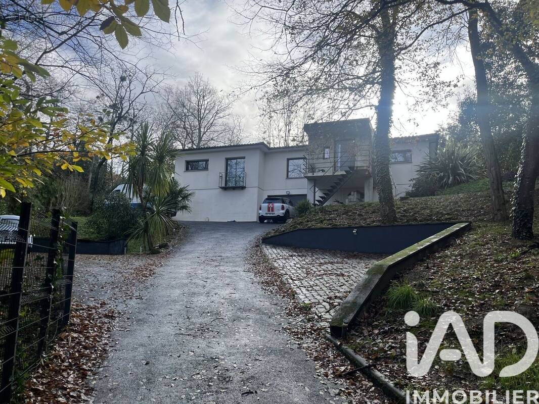 Photo 1 - Maison à MONTUSSAN