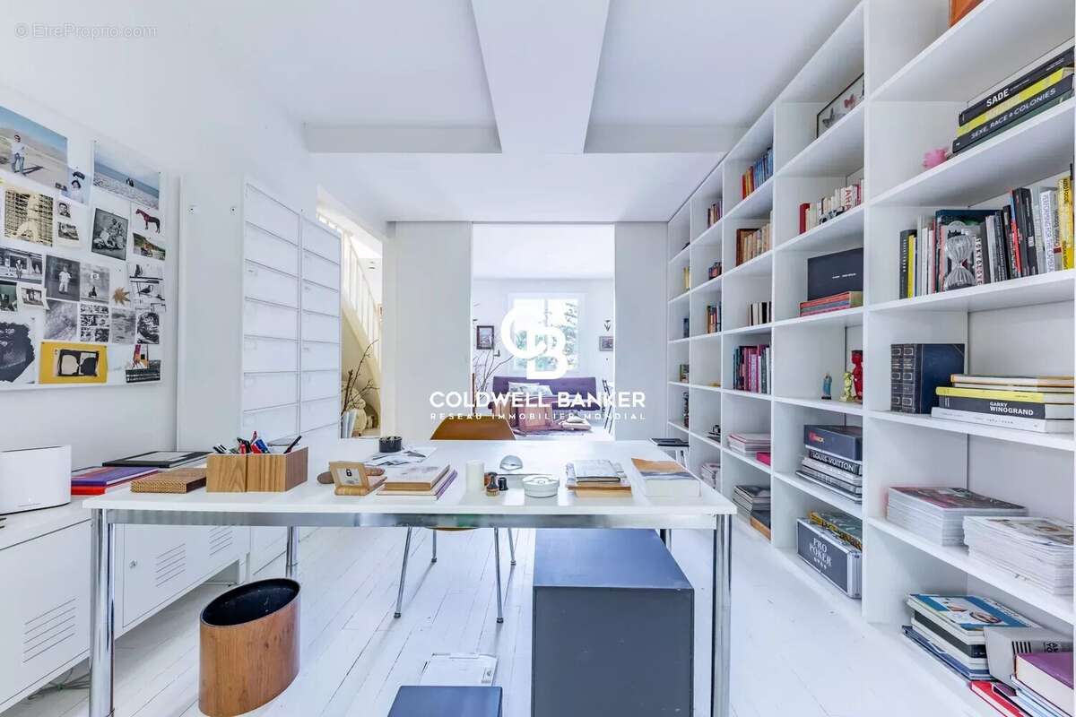 Maison à MARNES-LA-COQUETTE