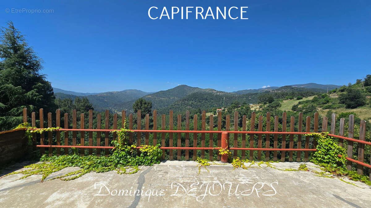 Nichée au cœur de la nature, sans vis-à-vis et avec une vue remarquable, grande maison de 7 (voir 8) chambres et de belles terra - photo 23