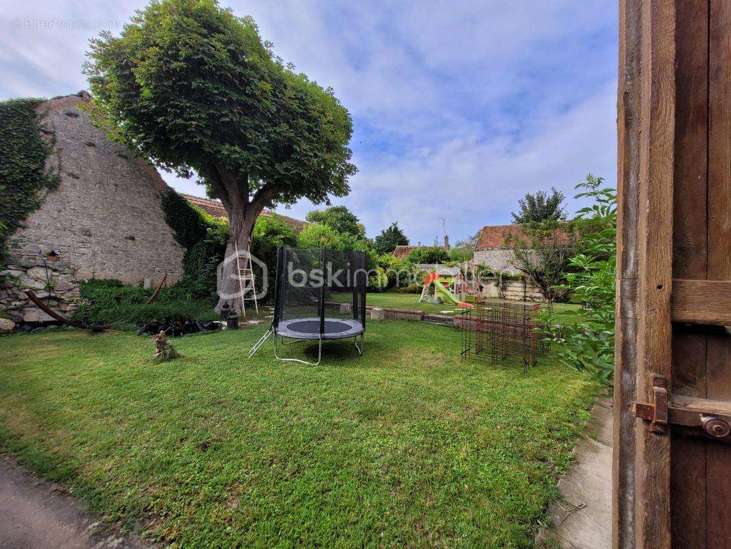 Maison à BEAUNE-LA-ROLANDE