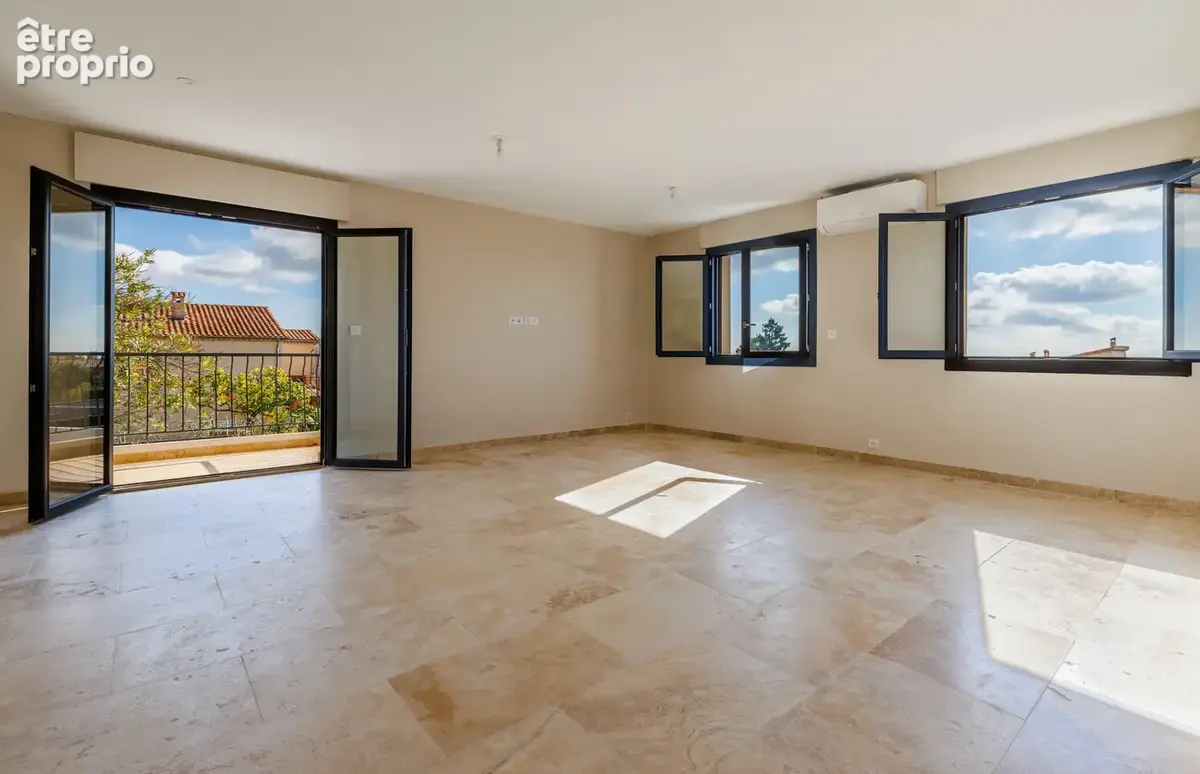 Maison entièrement rénovée avec piscine, à 200 m du village - photo 10