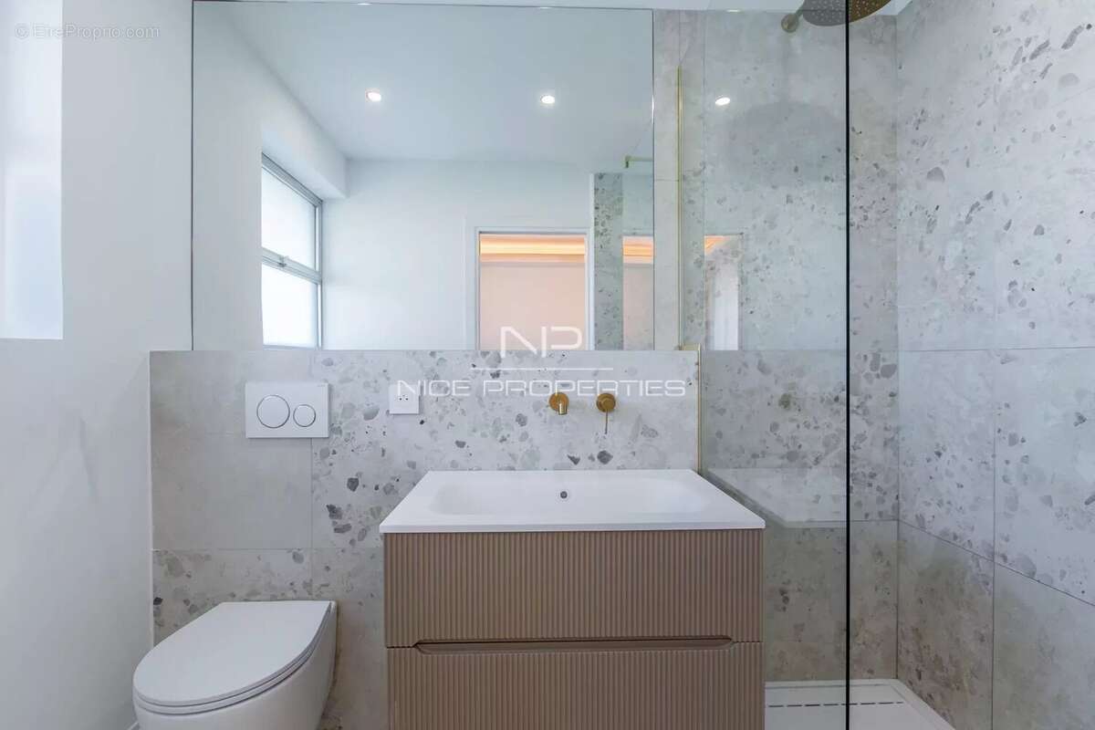 Appartement à VILLENEUVE-LOUBET