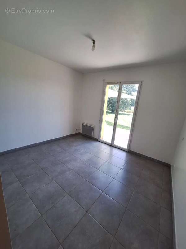 Maison recente avec garage et terrain - photo 8