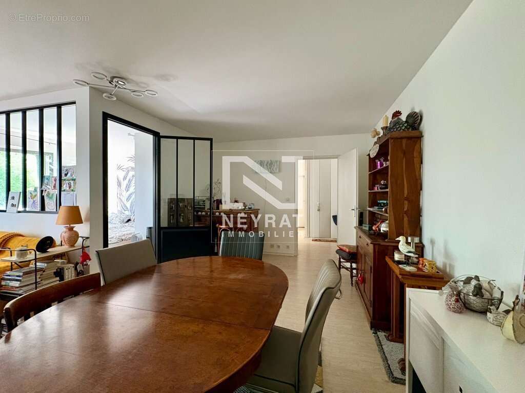 Appartement avec balcon, cave et garage privatif - Environnement verdoyant - Quartier Wilson / Allées du parc - photo 6