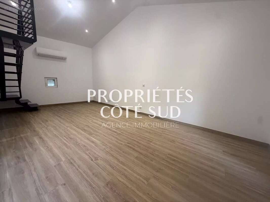 Maison à SAINT-VICTOR-LA-COSTE