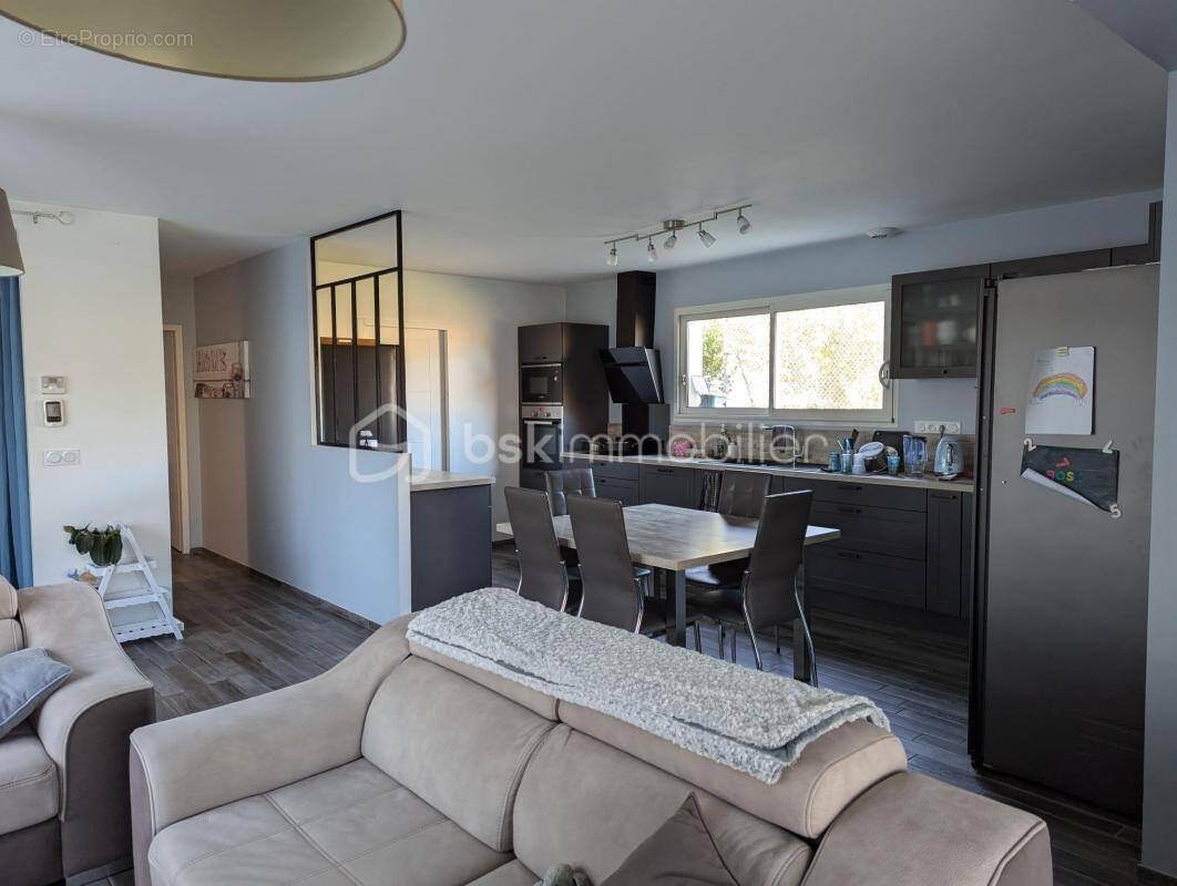 Maison à AMBARES-ET-LAGRAVE