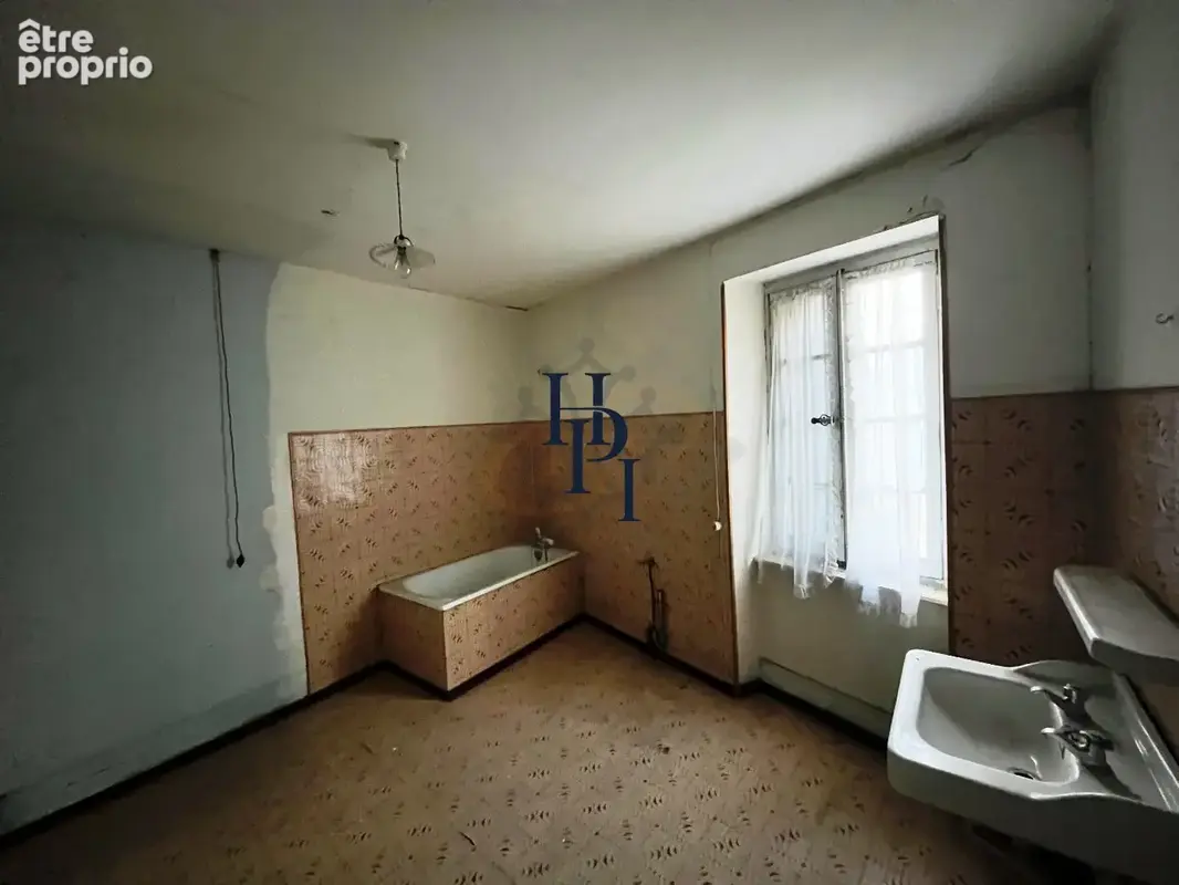 Vente maison de village à rénover avec garage et terrain non attenant - photo 9